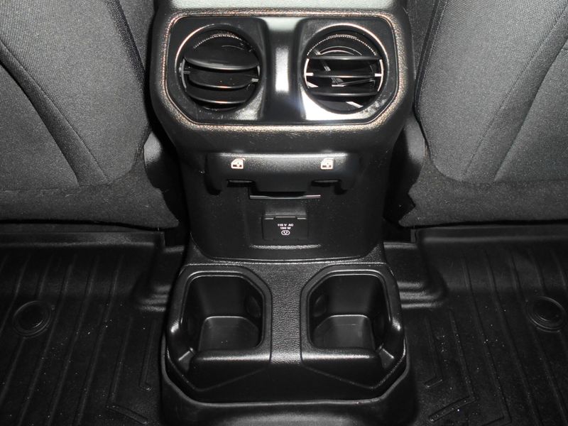 2018 Jeep Wrangler Unlimited SaharaImage 21
