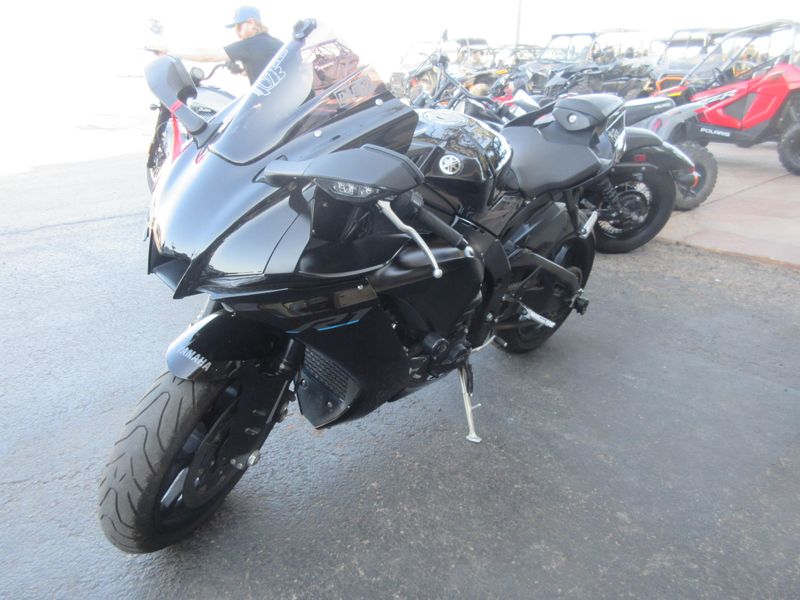 USED 2022 YAMAHA YZF-R1 Image 3