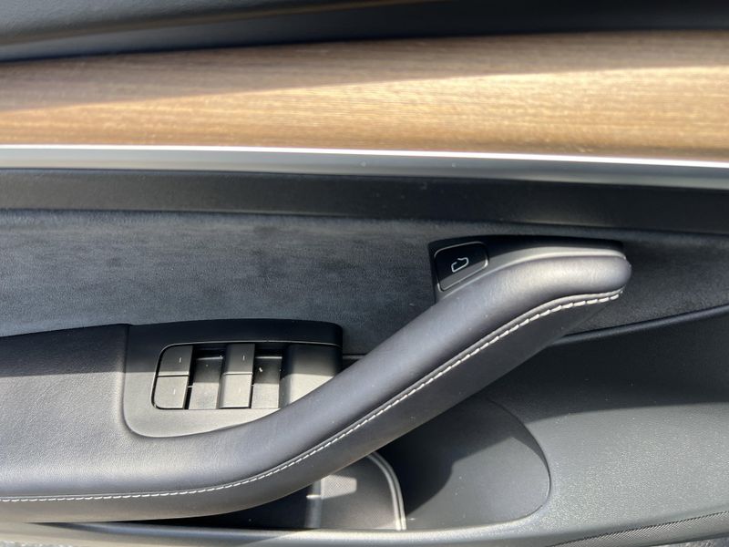 Used 2023 Tesla Model 3 PerformanceImage 6