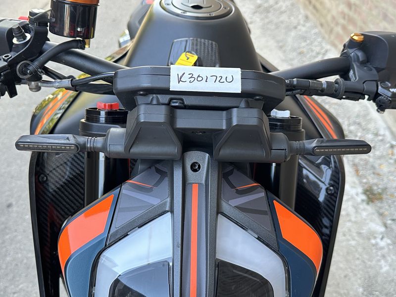 2022 KTM 890 DUKE R  Image 9