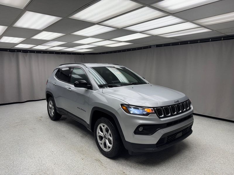 2025 Jeep Compass Latitude 4x4Image 4