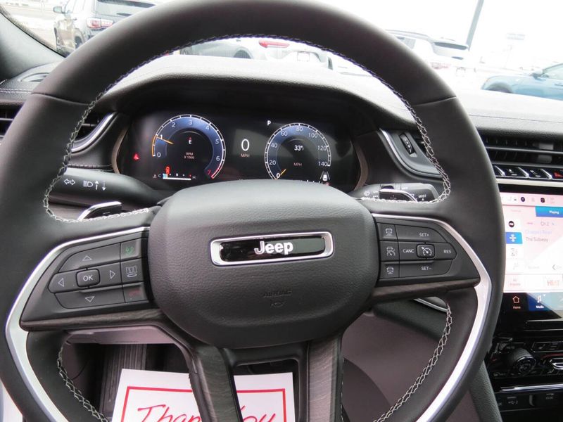 New 2025 Jeep Grand Cherokee Limited 4x4Image 12