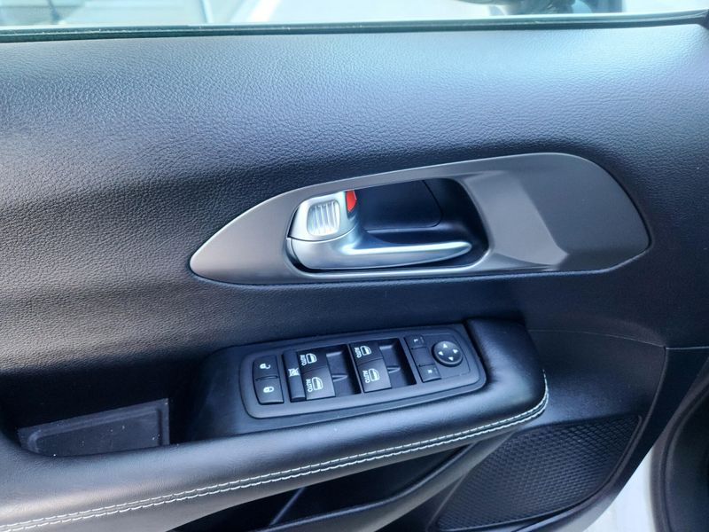 New 2026 Chrysler Voyager Lx