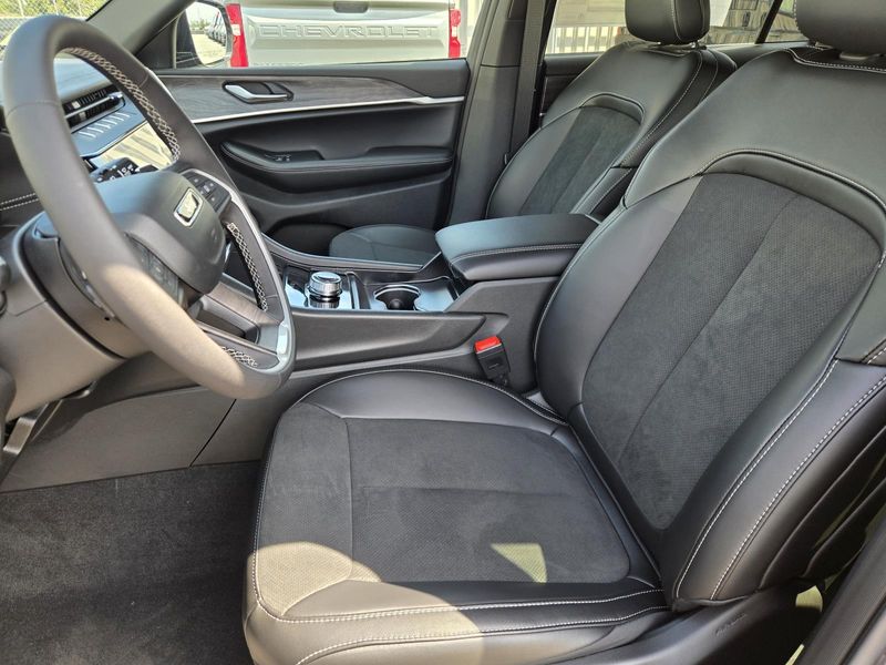 New 2026 Jeep Grand Cherokee L Laredo Altitude 4x2