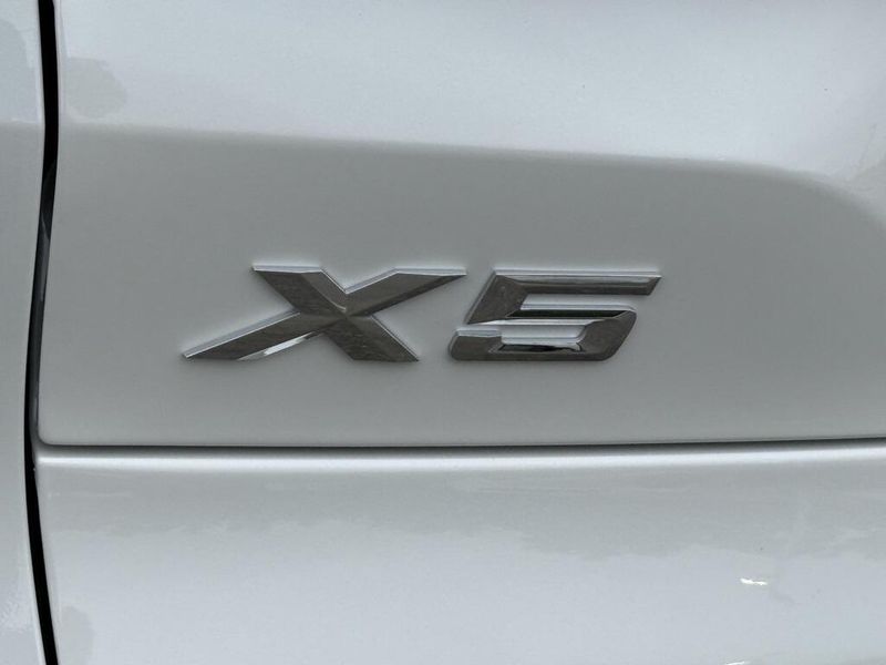 2026 BMW X5 xDrive50eImage 13