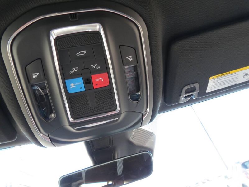 2025 Jeep Grand Cherokee L Limited 4x4Image 18