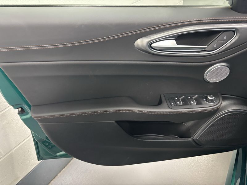 New 2025 Alfa Romeo Giulia Intensa AwdImage 2