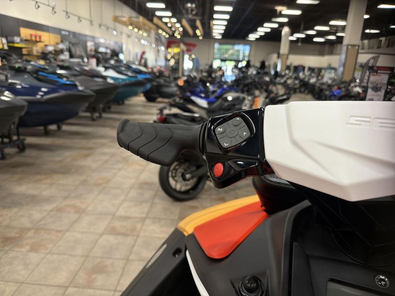 New 2026 Sea-Doo SPARK FOR 3 90 CONVENIENCE PACKAGE (SOUND SYSTEM) Image 19