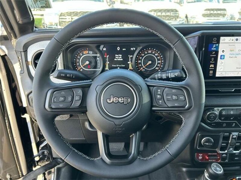 New 2025 Jeep Wrangler 4-door WillysImage 20