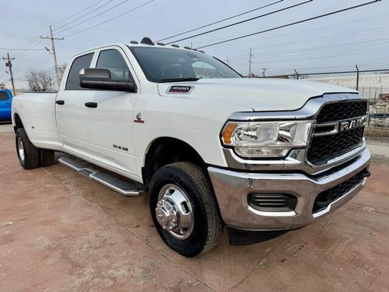 2022 RAM 3500 TradesmanImage 3