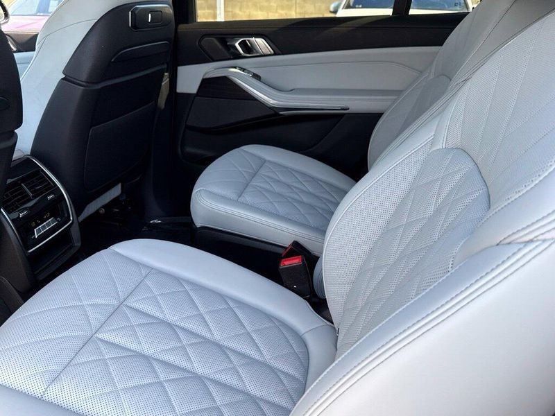 Used 2024 BMW X7 xDrive40iImage 32