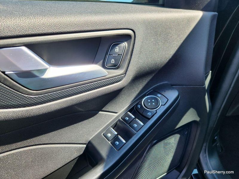 2024 Ford Escape ST-Line photo 21