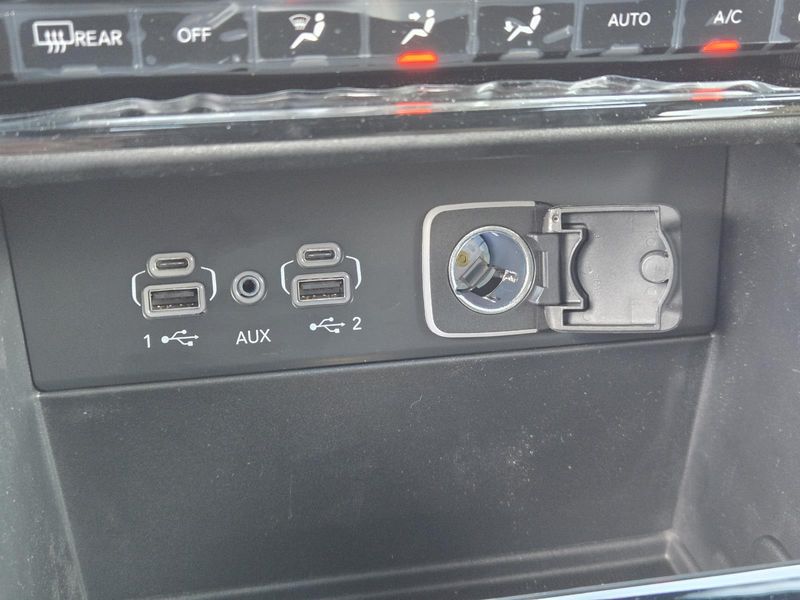 New 2026 Jeep Grand Cherokee Laredo 4x2