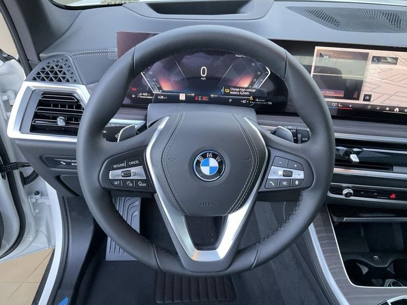 2025 BMW X5 xDrive50eImage 22