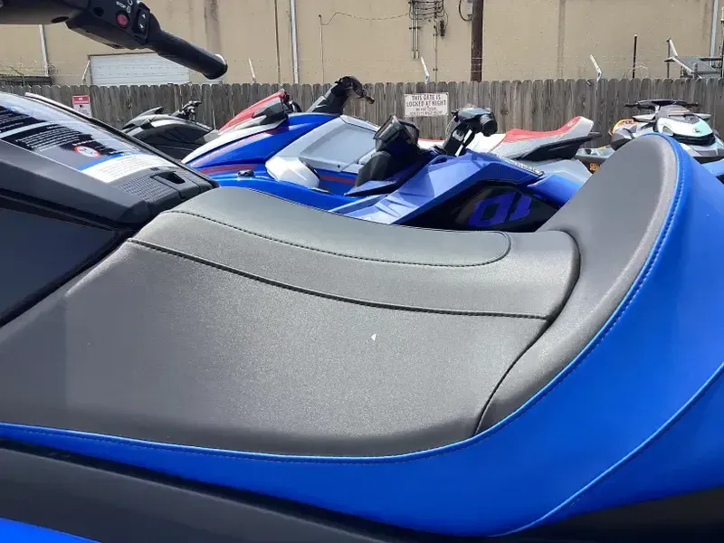 2024 Yamaha WAVERUNNER VX LIMITED HO AZURE BLUE AND ACID GREEN Image 10