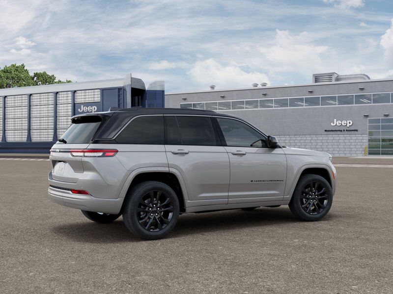 New 2026 Jeep Grand Cherokee Limited Reserve 4x4Image 4