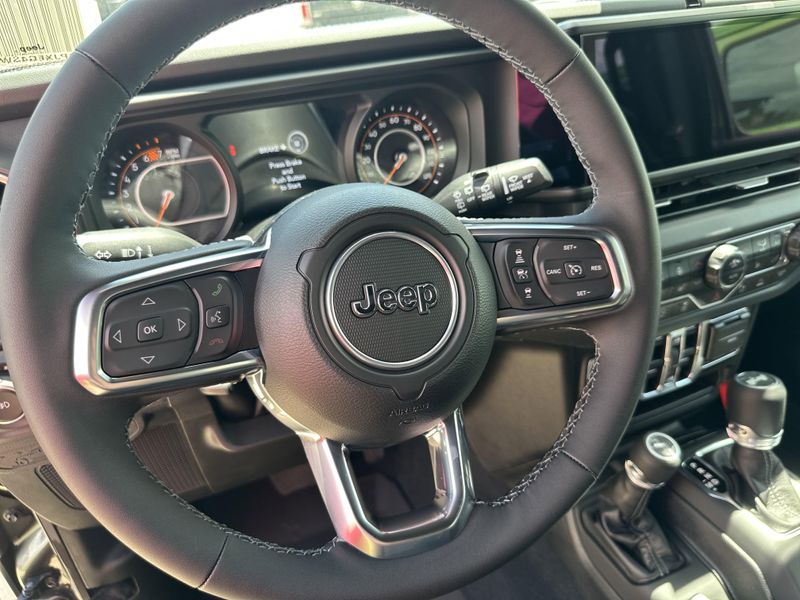 New 2025 Jeep Wrangler 4-door SaharaImage 20