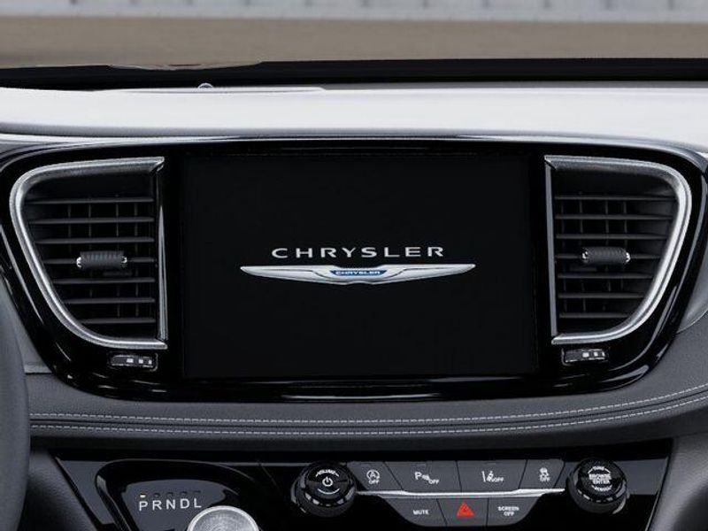 New 2026 Chrysler Pacifica SelectImage 18
