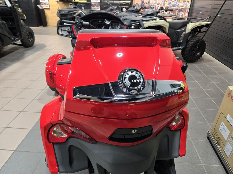 USED 2013 CAN-AM SPYDER RT Image 17