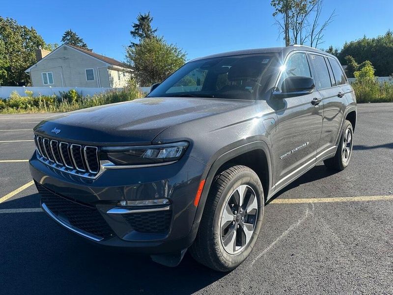 2024 Jeep Cherokee Limited 4xe photo 3