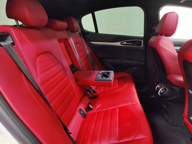 Used 2024 Alfa Romeo Stelvio Veloce AWD Premium w/Sunroof/NavImage 17