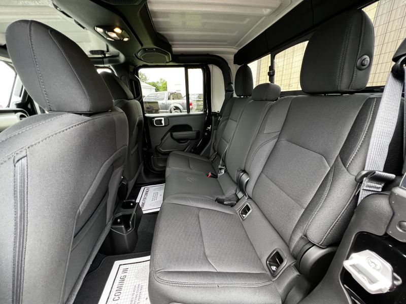 2022 Jeep Gladiator Sport S 4x4Image 5