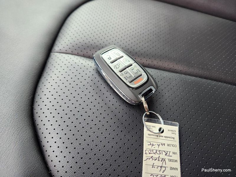 New 2026 Chrysler Voyager LX