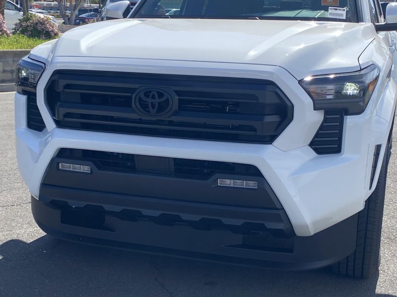 2025 Toyota Tacoma SR5Image 7
