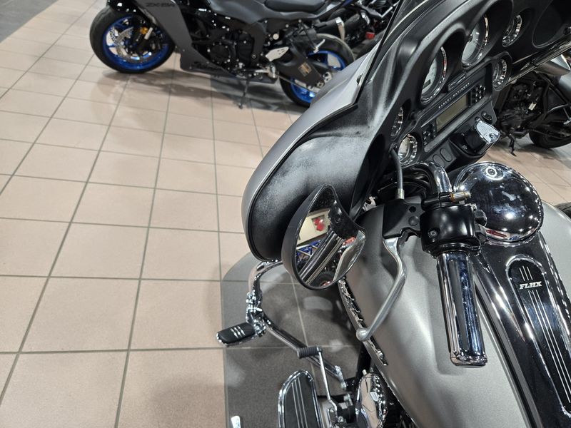 USED 2009 HARLEY STREET GLIDE Image 16