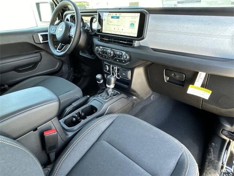 2024 Jeep Gladiator Sport S 4x4Image 13