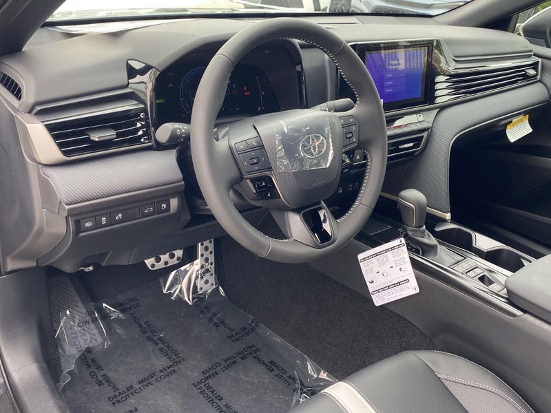 New 2025 Toyota Camry SEImage 13