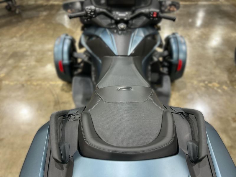 New 2026 Can-Am SPYDER RT (SE6) Image 15