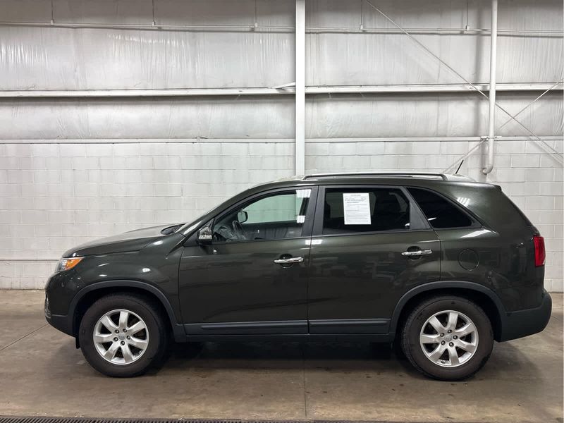 2012 Kia Sorento LX photo 2