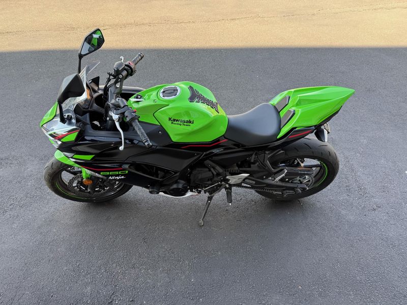 2022 Kawasaki Ninja 650 ABSImage 2