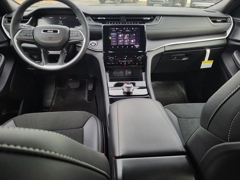 2025 Jeep Grand Cherokee L Altitude X 4x4Image 29