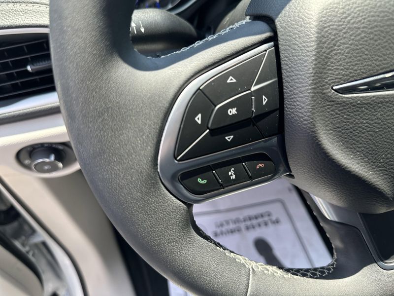 2022 Chrysler Pacifica Touring LImage 25