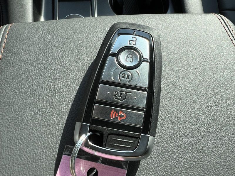 2025 Ford Explorer photo 33