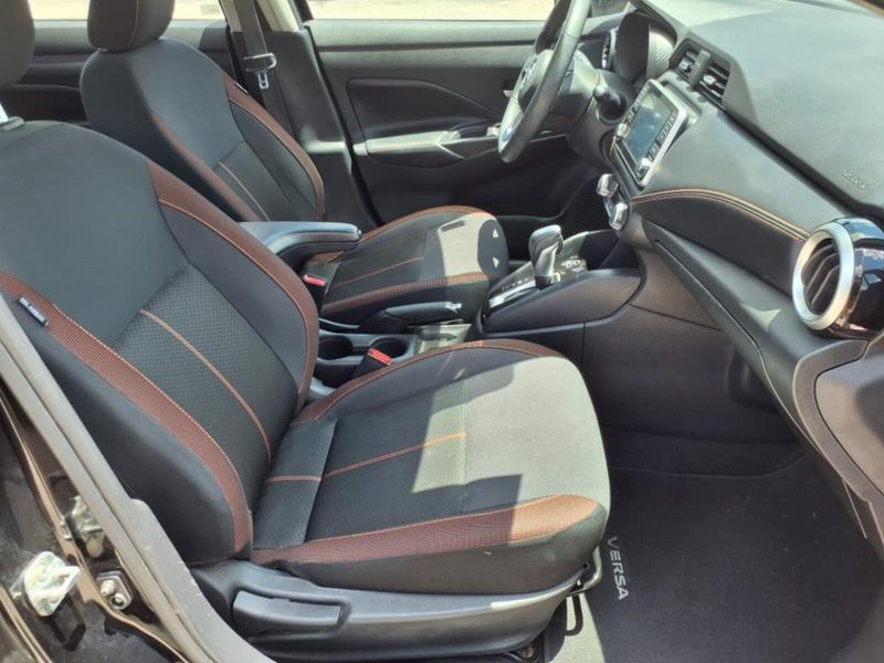 2021 Nissan Versa SR photo 3