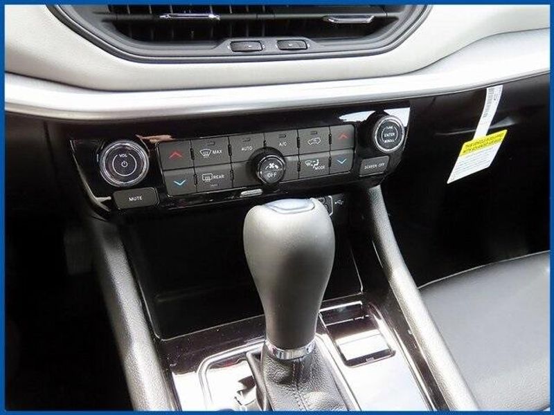 2025 Jeep Compass LimitedImage 15