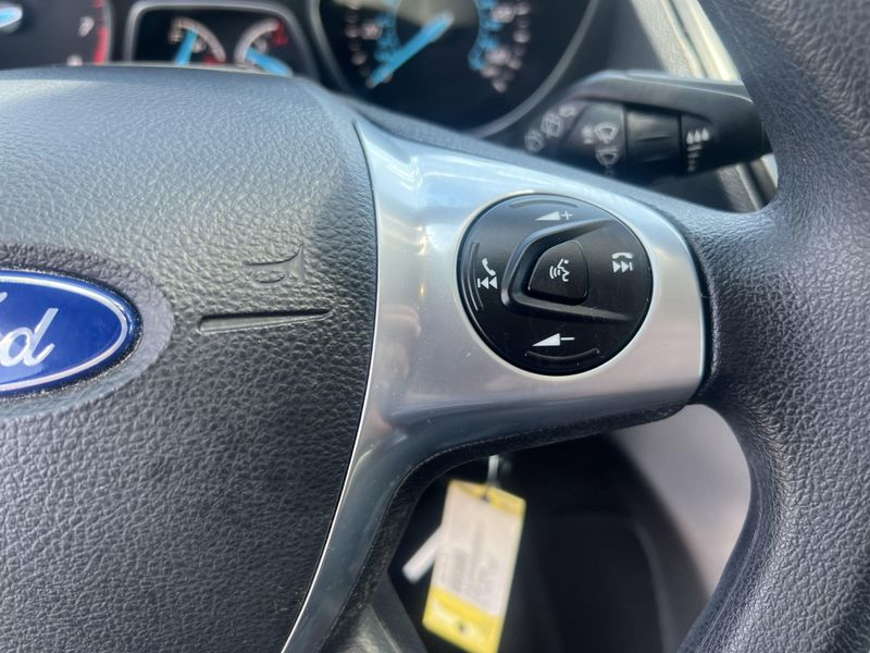 2016 Ford Escape SEImage 12