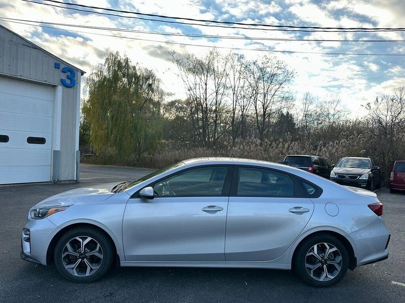 2019 Kia Forte FE LXS photo 2