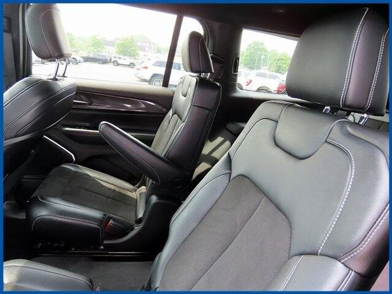 Used 2022 Jeep Grand Cherokee L AltitudeImage 10