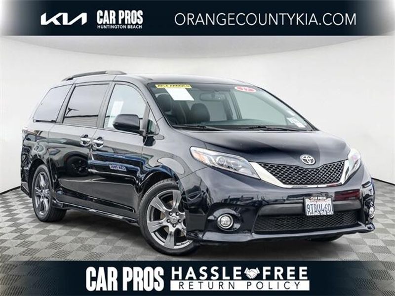 Used 2017 Toyota Sienna SEImage 1