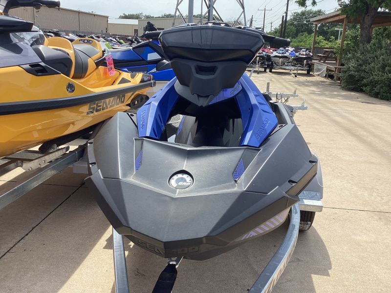 2023 SEADOO SPARK TRIXX 2UP ROTAX 900 HO ACE IBR AND AUDIO DAZZLING BLUE Image 6