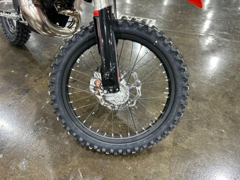 New 2025 KTM 150 XC-W Image 9