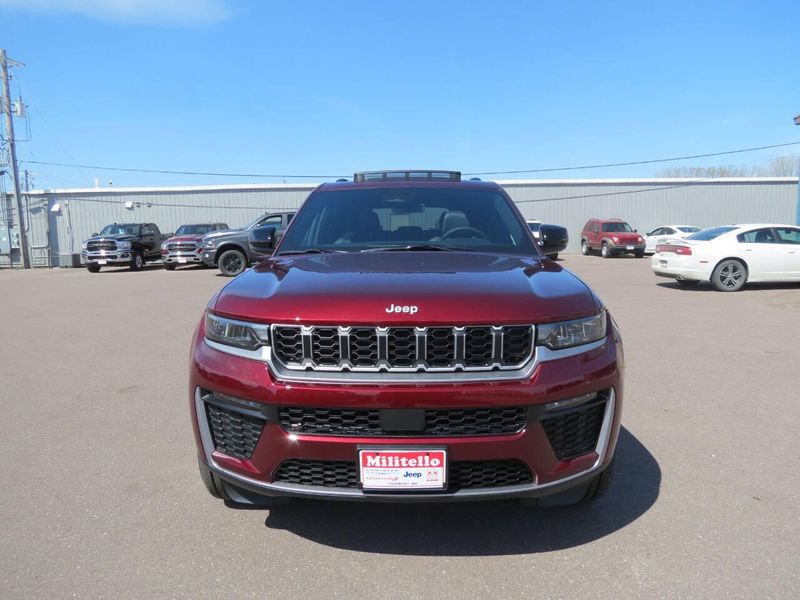 New 2026 Jeep Grand Cherokee Limited 4x4Image 3