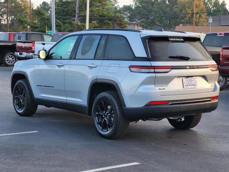 2025 Jeep Grand Cherokee L Altitude X 4x4Image 4