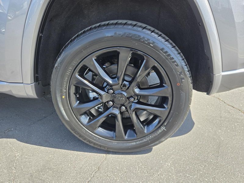 Used 2021 Jeep Grand Cherokee Laredo X 4x4