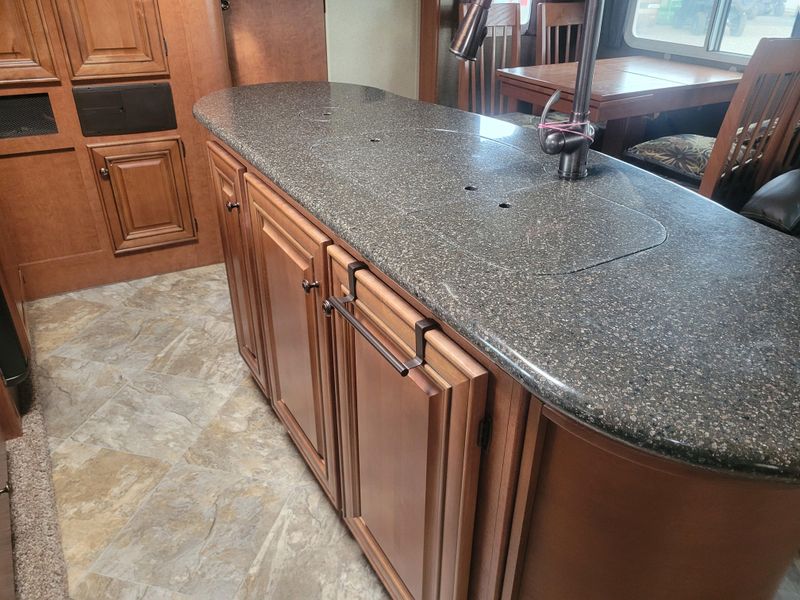 Used 2016 NORTHWOOD MFG ARCTIC FOX 28F Image 17