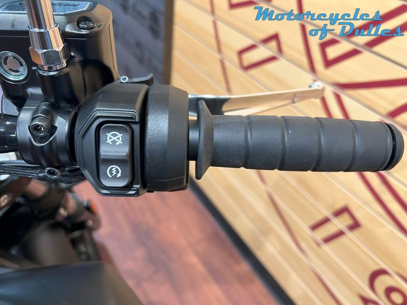 New 2025 Indian Motorcycle Scout Bobber Sixty Ltd Image 11